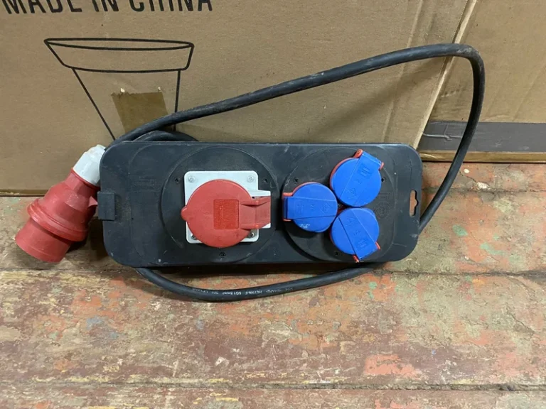 Strāvas sadalītājs