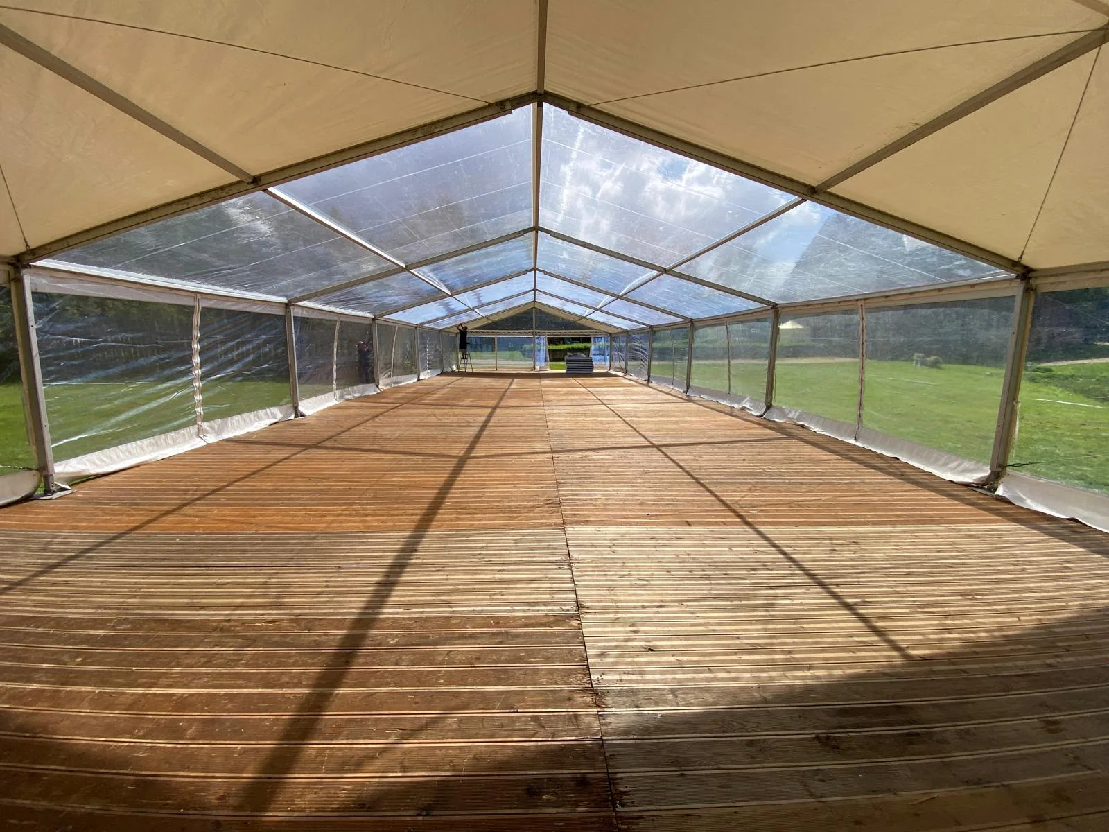 Caurspīdīga 10x20m telts