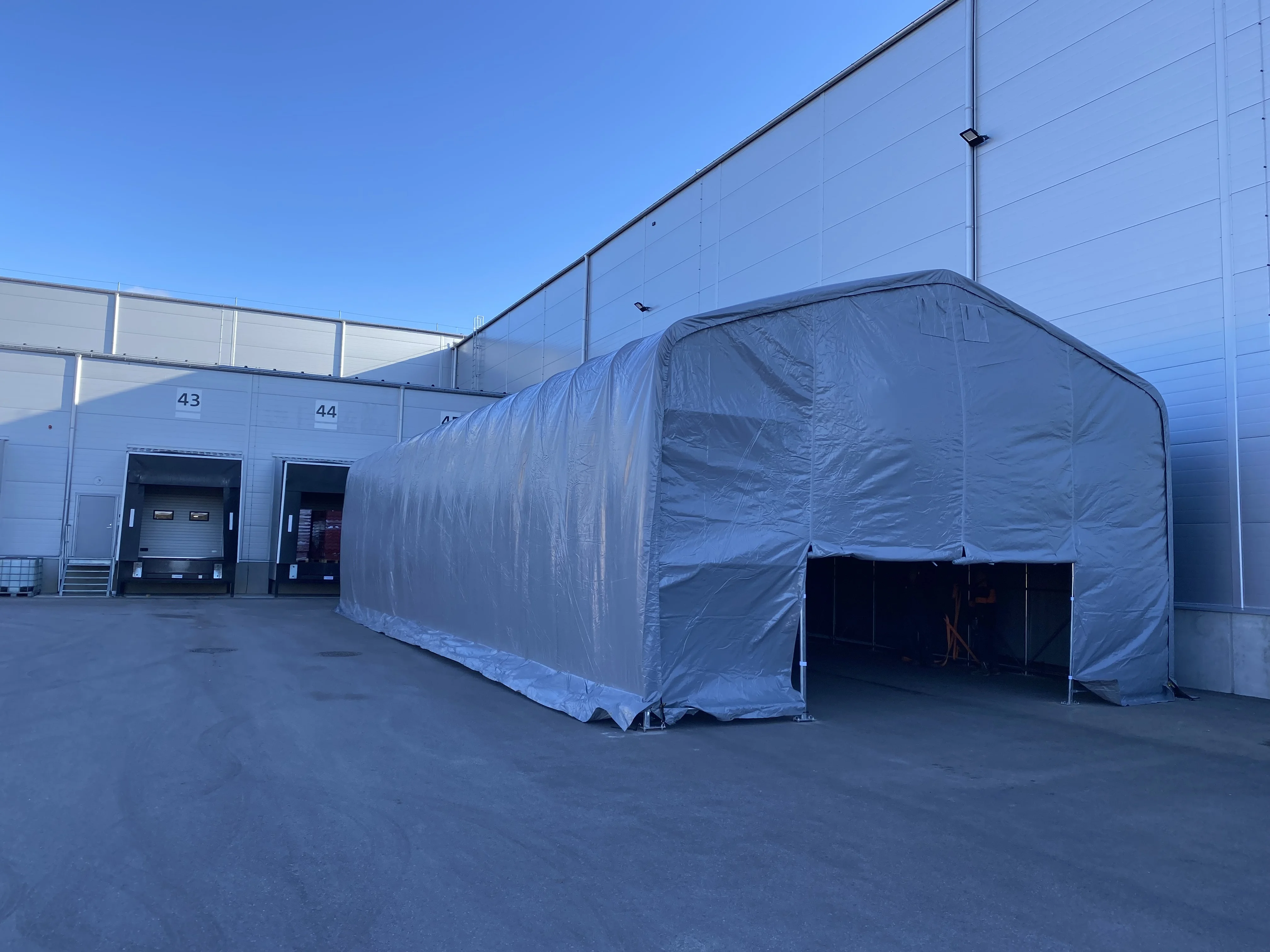 Industriālie angāri