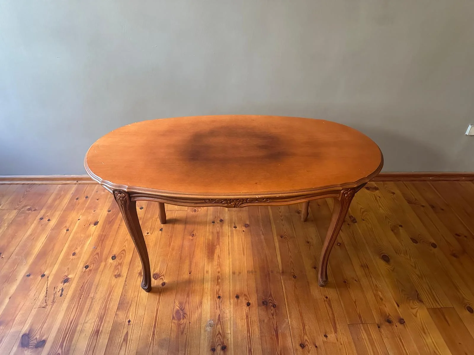 Antīks koka galdiņš